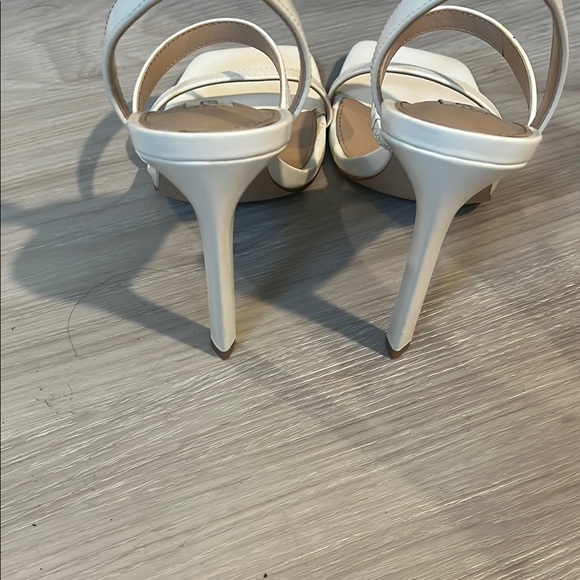 Steve Madden Cream Heels Strappy Sandals
Good condition - Picture 2 of 7